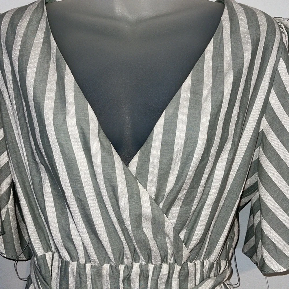 NWT Gianni Bini Sage/White Stripped Slip On Dress w/ shutter sleeves  Size Small - Picture 2 of 12